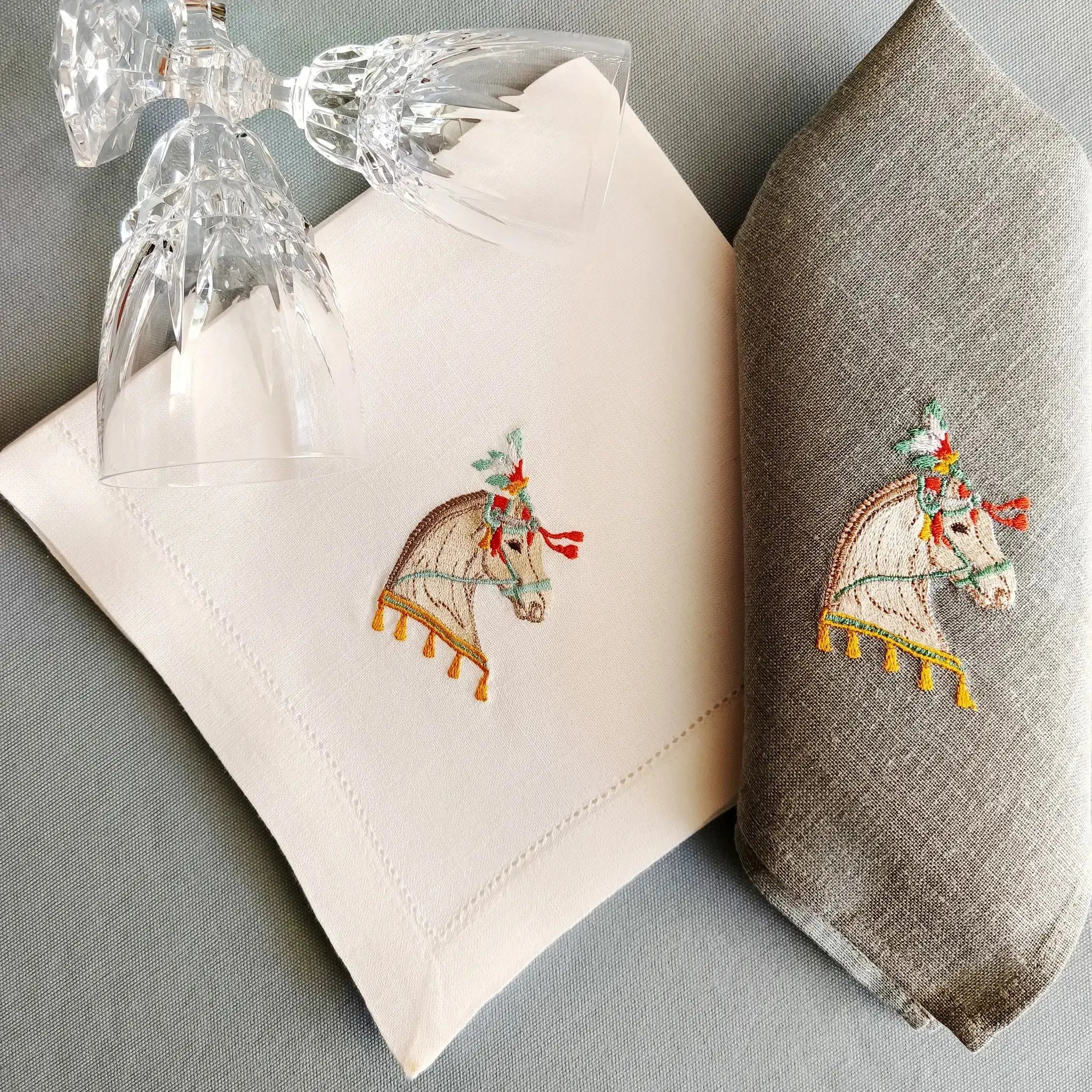 Embroidered linen dinner napkin with creative embroidery inspired by Arabian horse