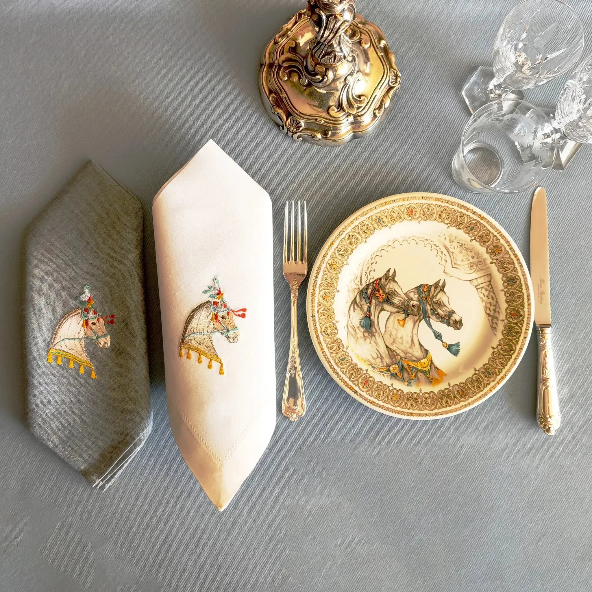 Embroidered linen dinner napkin with creative embroidery inspired by Arabian horse