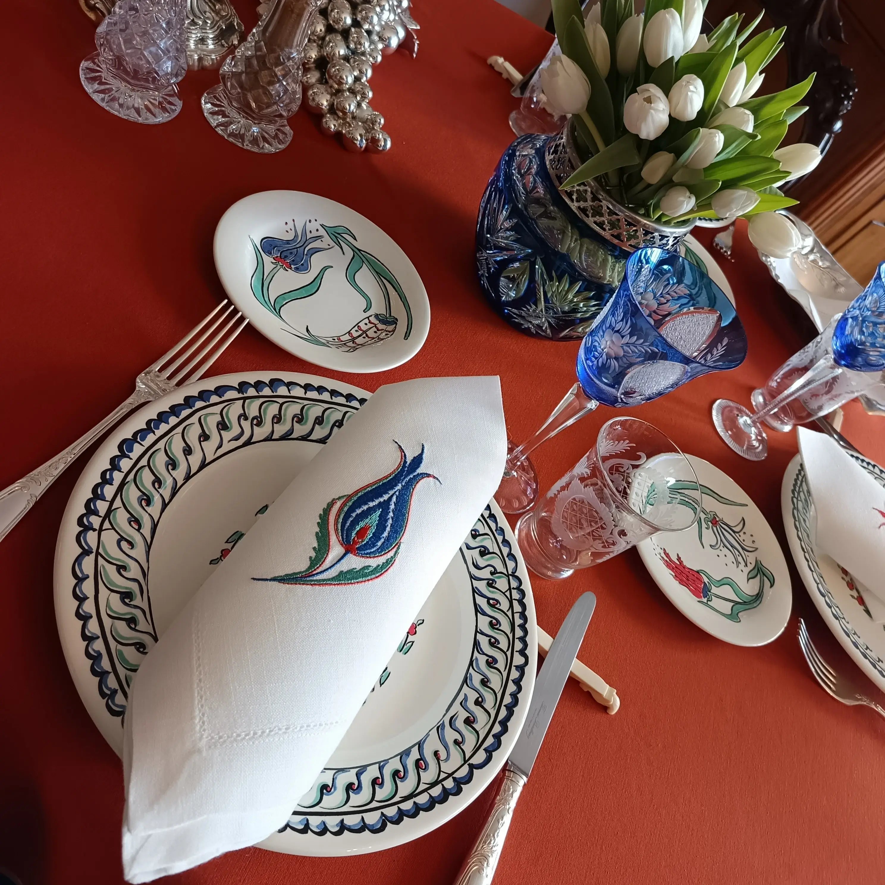 Embroidered linen dinner napkin with creative tulip embroidery inspired by eastern floral motif