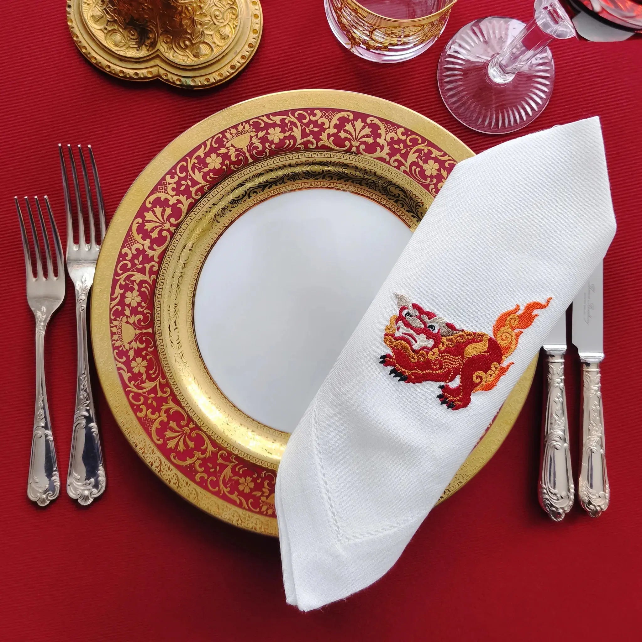 Elegant table cotton linen table napkins with embroidery design inspired by asian foo dog's design